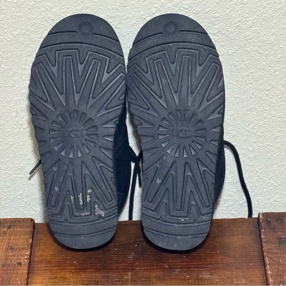 UGG Neumel Black Suede ankle boot. Wool lined Heritage Chukka. Women’s 8 - Picture 6 of 10